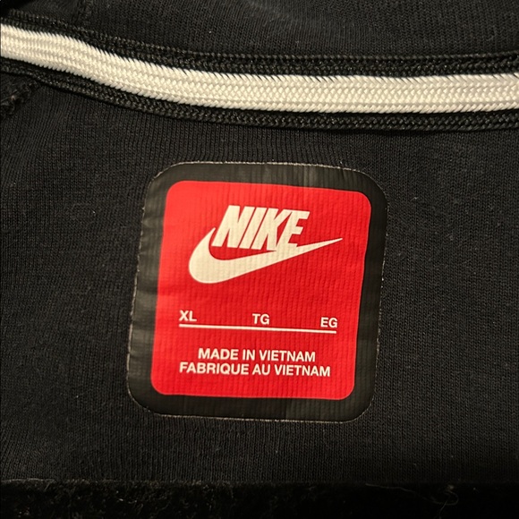 Boys XL Nike Tech Fleece Black and Gray Full-Zip Jacket - Picture 4 of 4